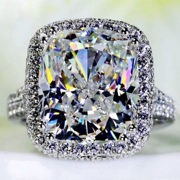 NEW💍PLATINUM DIAMOND CUSHION HALO DOME RING, CUTE RING, SHINY RING. - Picture 1 of 8
